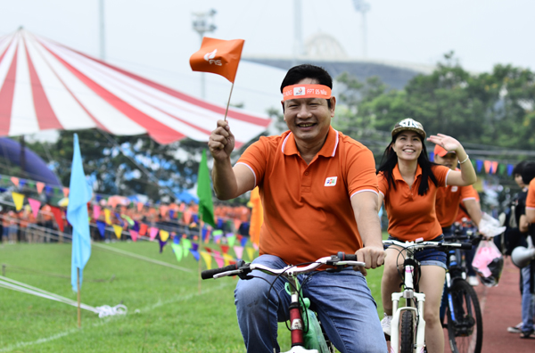 Từ tuổi thơ nghèo khó và xa cha mẹ của chính mình, chủ tịch FPT Trương Gia Bình mở trường nuôi dạy 1.000 trẻ mồ côi do COVID-19 - Ảnh 5. Từ tuổi thơ nghèo khó và xa cha mẹ của chính mình, chủ tịch FPT Trương Gia Bình mở trường nuôi dạy 1.000 trẻ mồ côi do COVID-19 - Ảnh 5.