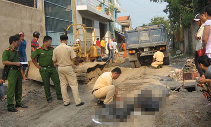 Bố lùi xe tải vô tình đè trúng con trai 2 tuổi tử vong