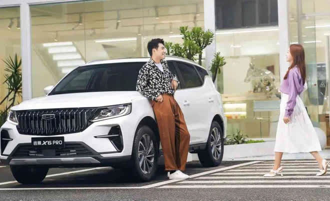 Mẫu ô tô giá rẻ khiến Kia Morning phát thẹn, đại tu nội thất sang xịn không ngờ - Ảnh 1.