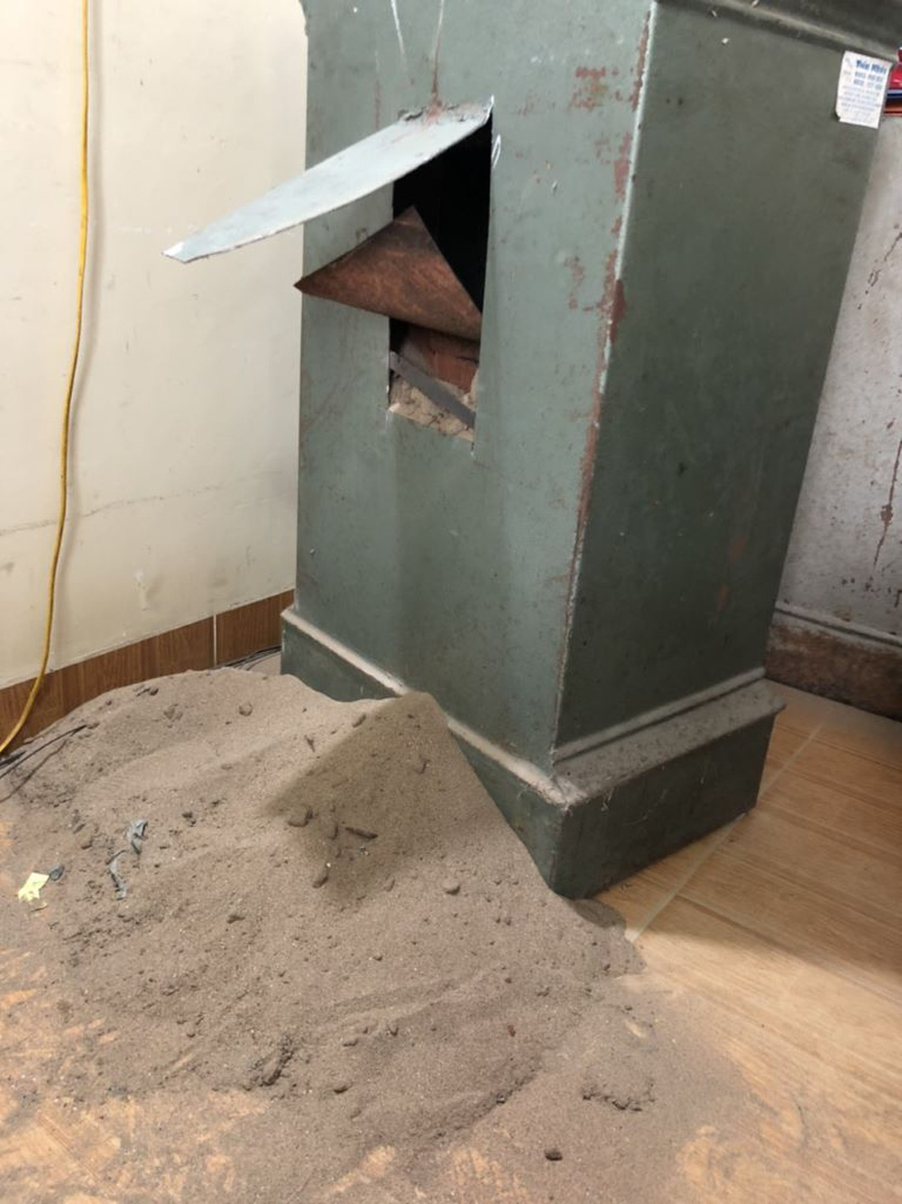 Bắt tên trộm đi ô tô, mang máy cắt phá 2 két sắt của công ty lấy gần 1 tỷ đồng - Ảnh 1.