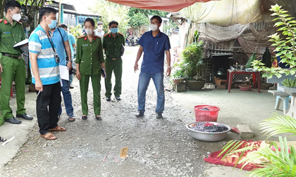 An Giang: Một phụ nữ đang giặt đồ bị hàng xóm đâm hàng chục nhát tử vong, 2 người khác bị đâm nguy kịch