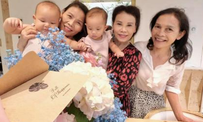 Kim Lý chúc mừng sinh nhật mẹ Hà Hồ đầy tình cảm, khoe loạt ảnh gia đình cực phẩm