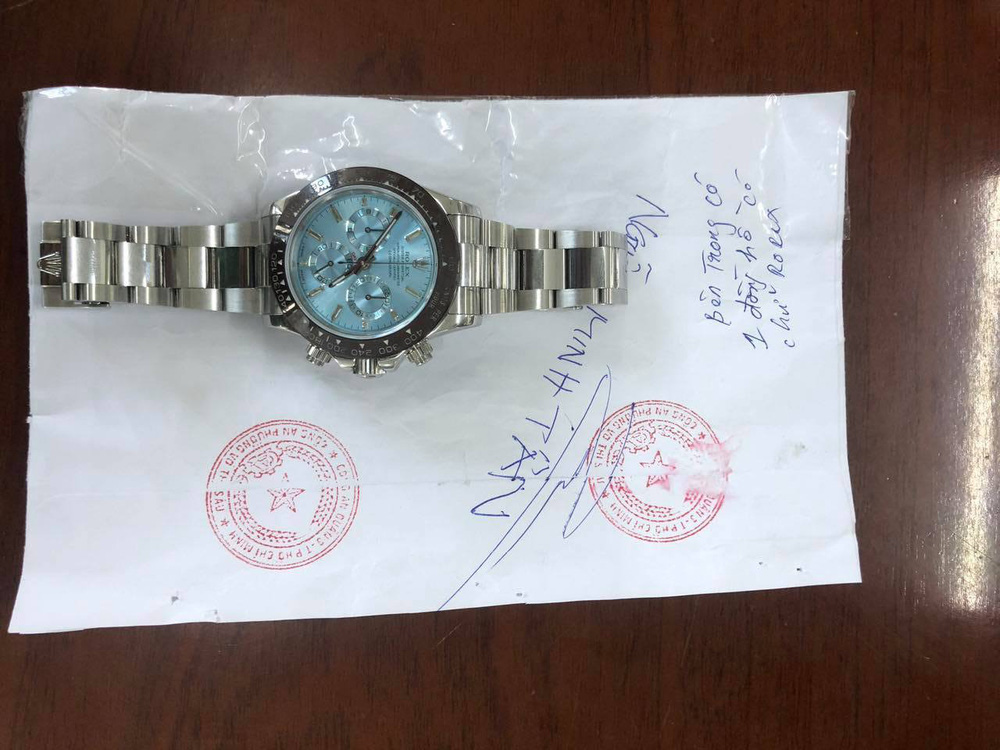 Dẫn bạn gái quen qua mạng đến nhà, chàng trai mất luôn đồng hồ Rolex trị giá 2 tỷ đồng - Ảnh 2.