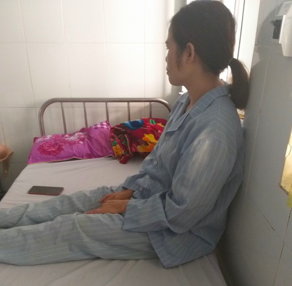 3 thanh niên ném bom xăng để dằn mặt khiến nữ chủ quán bỏng nặng, shop quần áo cháy rụi - Ảnh 3. 3 thanh niên ném bom xăng để dằn mặt khiến nữ chủ quán bỏng nặng, shop quần áo cháy rụi - Ảnh 3.