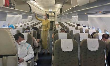 Chuyến bay thương mại đầu tiên của Vietnam Airlines từ TP.HCM đến Đà Nẵng sau khi mở lại đường bay