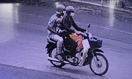 Hé lộ sự thật bất ngờ về 2 người đàn ông nghi chở theo bé trai 2 tuổi mất tích ở Bình Dương