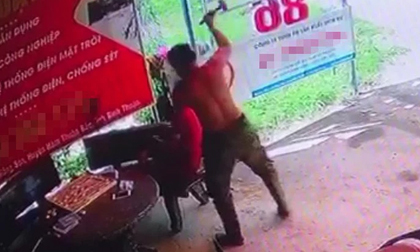 Án mạng kinh hoàng do camera ghi lại: Rút búa từ túi quần đập người đàn ông đang chơi cờ đến chết rồi bình tĩnh bỏ đi