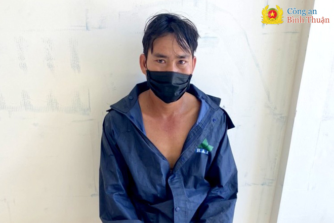Án mạng kinh hoàng do camera ghi lại: Rút búa từ túi quần đập người đàn ông đang chơi cờ đến chết rồi bình tĩnh bỏ đi - Ảnh 2.