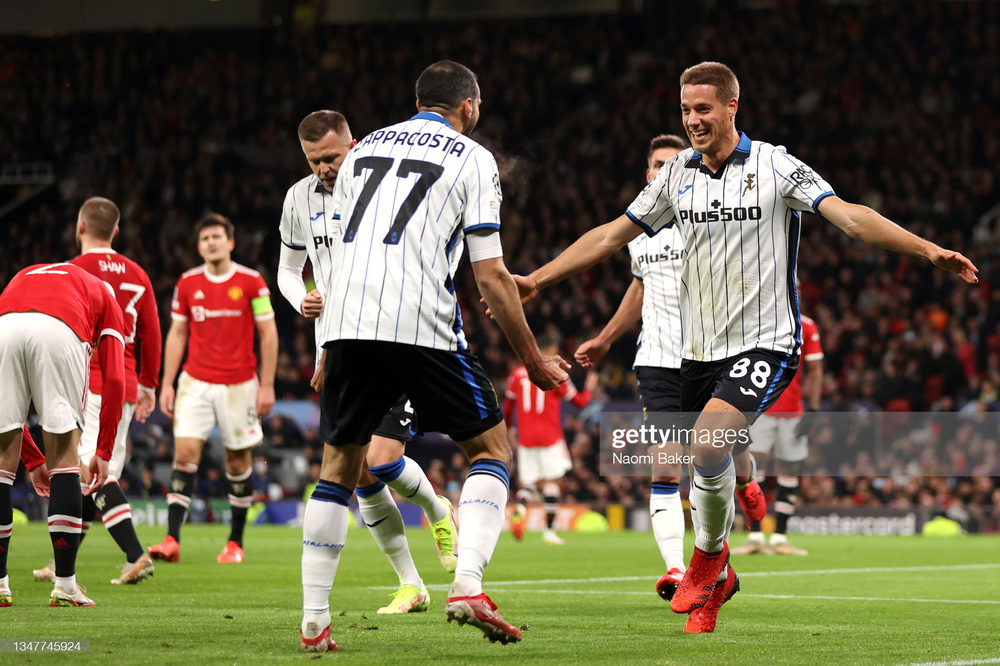 Ronaldo thi triển tuyệt chiêu, Man United lội ngược dòng đầy cảm xúc tại Champions League - Ảnh 1.