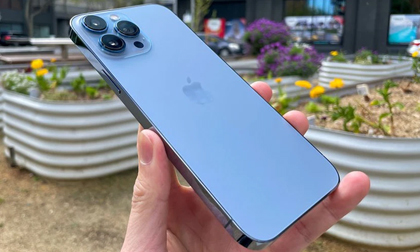 iPhone 13 chính hãng mở bán tại Việt Nam, xuất hiện cảnh chưa từng có
