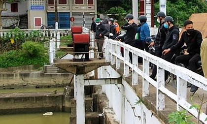 Tìm thấy thi thể bé trai 8 tuổi mất tích khi chơi đá bóng cùng bạn ở Nghệ An sau 2 ngày tìm kiếm