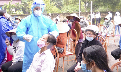 203 giáo viên, học sinh nhiễm Covid-19, kế hoạch cho học sinh lớp 12 tới trường phải hủy