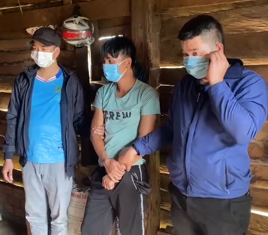 Bắt khẩn cấp gã đàn ông trói con 8 tuổi, hiếp dâm người mẹ trẻ sau 8 ngày lẩn trốn - Ảnh 2.