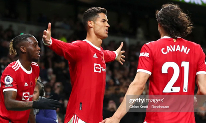 'Song sát' Ronaldo - Cavani tỏa sáng, Quỷ đỏ vùi dập Gà trống để cứu nguy cho Solskjaer