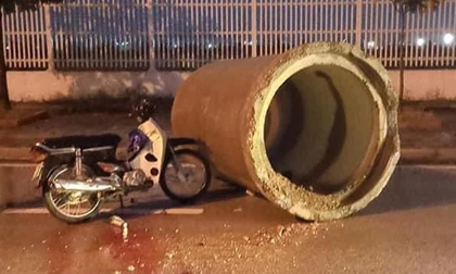 Xe máy đâm vào ống cống trong đêm, đôi nam nữ tử vong thương tâm