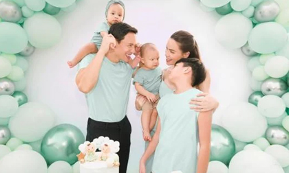 Hà Hồ khoe bộ ảnh mừng sinh nhật 1 tuổi Lisa và Leon, cả gia đình diện tông xuyệt tông cực xinh