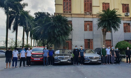 Phá đường dây đánh bạc gần 14.000 tỷ, tạm giữ 2 xế sang Mercedes Maybach