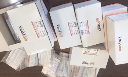 Phát hiện 2 phụ nữ bán hàng trăm bộ kit test Covid-19 không có hóa đơn, chứng từ