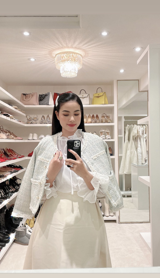 Bức ảnh uy tín tóm gọn sự giàu sang của Phạm Hương ở Mỹ, hoá ra lên đồ như bà hoàng để hẹn hò với anh? - Ảnh 2. Bức ảnh uy tín tóm gọn sự giàu sang của Phạm Hương ở Mỹ, hoá ra lên đồ như bà hoàng để hẹn hò với anh? - Ảnh 2.