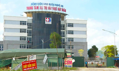 Hàng chục F0 trong Bệnh viện Ung bướu Nghệ An, hàng trăm người phải di chuyển khỏi viện