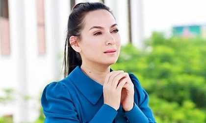 Xúc động chuyện Phi Nhung quỳ gối vì các con nuôi