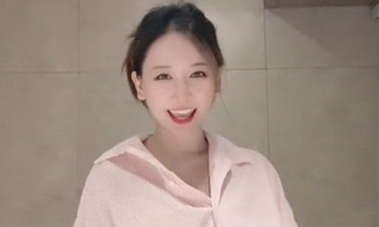 Hari Won tiếp tục diện đồ rộng thùng thình che vòng 2 giữa tin đồn mang bầu