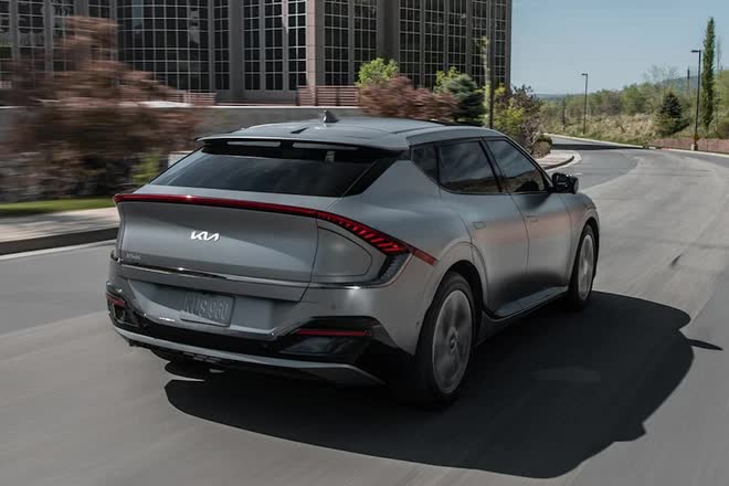 Kia EV6 sắp bán tại Việt Nam phá kỷ lục thế giới: Sạc hơn 7 tiếng chạy hơn 4.600 km, bằng 3 lần từ Hà Nội đến Sài Gòn - Ảnh 2.