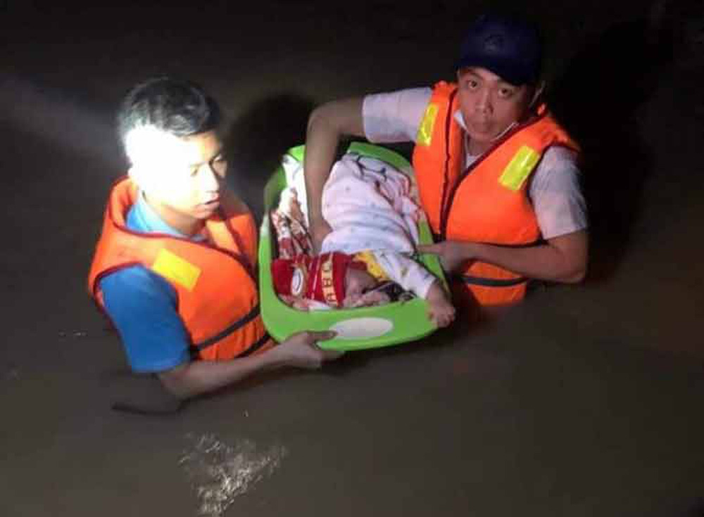 Đến sáng nay, đã có 10 người chết trong mưa lũ như trận lịch sử năm 1993 - Ảnh 1.