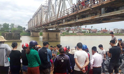 Phát hiện thi thể phó trưởng phòng tài chính - kế toán dưới chân cầu Nam Dương