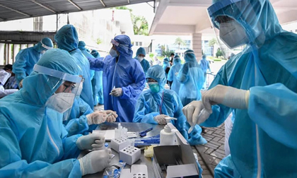 Ngày 13/12, có thêm 15.377 ca COVID-19, Hà Nội số ca mắc mới chạm mốc 1.000