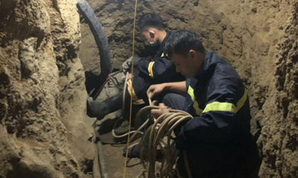 Lực lượng giải cứu trườn, bò tìm 2 người kẹt 6 ngày trong hang dài 400m ở Bắc Kạn