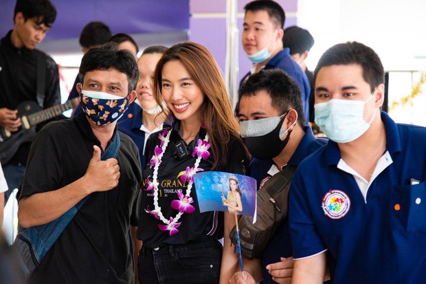 Thùy Tiên lộ diện cực xinh trên đất Thái, gây nức lòng người hâm mộ với 1 hành động đẹp chuẩn Tân Hoa hậu - Ảnh 7. Thùy Tiên lộ diện cực xinh trên đất Thái, gây nức lòng người hâm mộ với 1 hành động đẹp chuẩn Tân Hoa hậu - Ảnh 7.