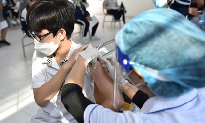 Ngày 18/12, có thêm 15.895 ca COVID-19 mới, trong đó 10.493 ca cộng đồng
