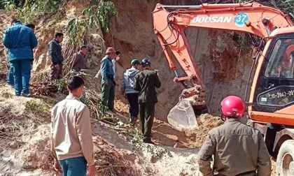 Sạt lở đất vùi lấp 5 cháu nhỏ, 1 cháu đưa được ra ngoài thì đã tử vong