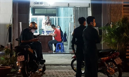 Thanh niên vào tiệm cầm đồ khống chế mẹ con chủ nhà rồi cướp tài sản ở Long An
