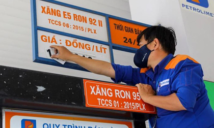 Giá xăng, dầu đồng loạt tăng trong ngày Noel