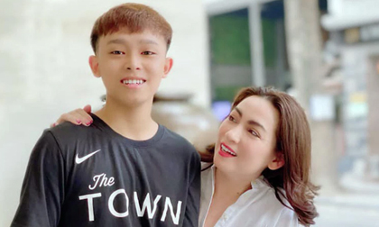 Về cúng 100 ngày cho Phi Nhung, chị nuôi hé lộ lời nhờ vả của Hồ Văn Cường nghe mà xót xa