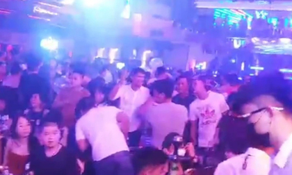 Đột kích nhà hàng ở Sài Gòn, phát hiện nhiều nam thanh nữ tú phê ma túy
