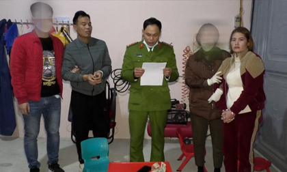 'Boongke' ma túy dày đặc camera, có người cảnh giới: Giao dịch qua lỗ nhỏ bằng 2 ngón tay