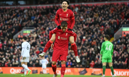 Sao Nhật Bản ghi bàn đúng ngày đặc biệt, Liverpool tạm quên Salah - Mane bằng chiến thắng đậm