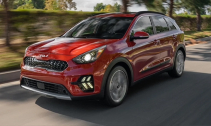 Uống chỉ 4,8 lít xăng/100km, mẫu xe Kia ngập công nghệ, phả hơi nóng vào Mazda CX-5