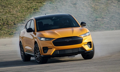 Sạc đầy đi hơn 400km, xe điện Mustang đầu tiên về Việt Nam kèm tùy chọn cao cấp nhất