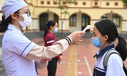 Hà Nội: Ngày đầu đến lớp học trực tiếp học sinh phải quay về gấp vì có nhiều F0