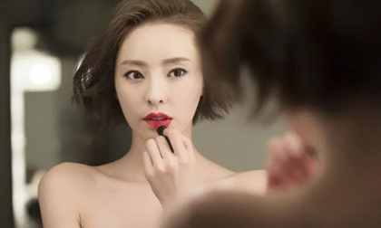 Đàn bà hãy đẹp mọi lúc và hư khi cần mới khiến đàn ông cả đời cúi đầu, tôn thờ hết mực