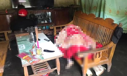 Gọi điện không thấy chồng nghe, vợ nhờ người đến xem thì phát hiện chồng tử vong trên ghế