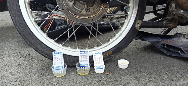  Hàng chục nam thanh nữ tú đua xe sau tiệc 8/3 ở cửa ngõ TP.HCM, nhiều “quái xế” mắc Covid-19 - Ảnh 6.