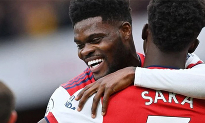Thắng nhẹ nhàng Leicester, Arsenal đòi lại vị trí thứ tư từ tay MU