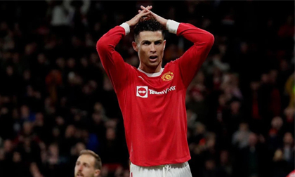 Ronaldo bất lực trước 'binh đoàn hắc ám', Man United sụp đổ tại Champions League