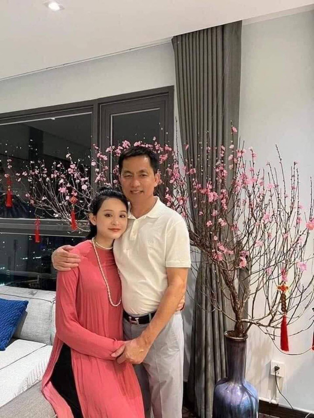 Liên tiếp lộ thêm ảnh ôm hôn tình tứ gây chấn động của đại gia Hồ Nhân - Hiền Hồ - Ảnh 2. Liên tiếp lộ thêm ảnh ôm hôn tình tứ gây chấn động của đại gia Hồ Nhân - Hiền Hồ - Ảnh 2.