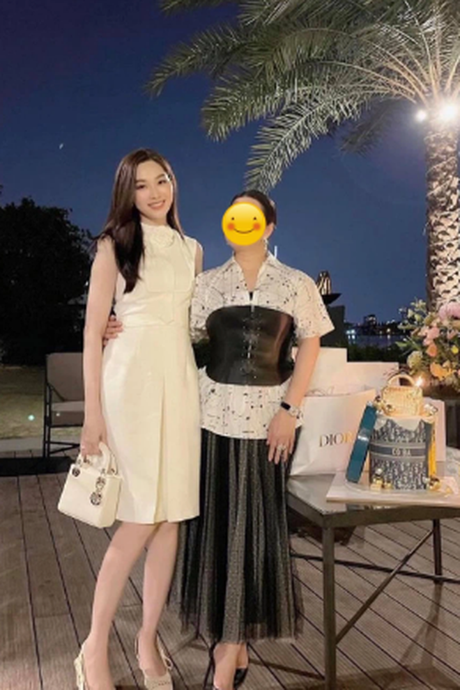 Đặng Thu Thảo dự tiệc thôi mà cũng gây sốt, nhan sắc phu nhân nhà hào môn ngày càng đỉnh! - Ảnh 4. Đặng Thu Thảo dự tiệc thôi mà cũng gây sốt, nhan sắc phu nhân nhà hào môn ngày càng đỉnh! - Ảnh 4.